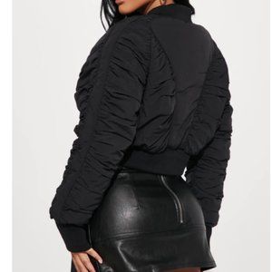 It's a vibe cropped puffer - black *never worn but removed tag*